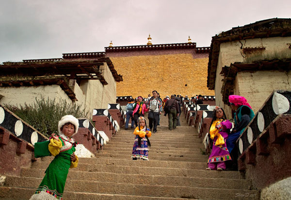 15-day Chengdu Yunnan Chongqi Yangtze Shanghai Tour 
